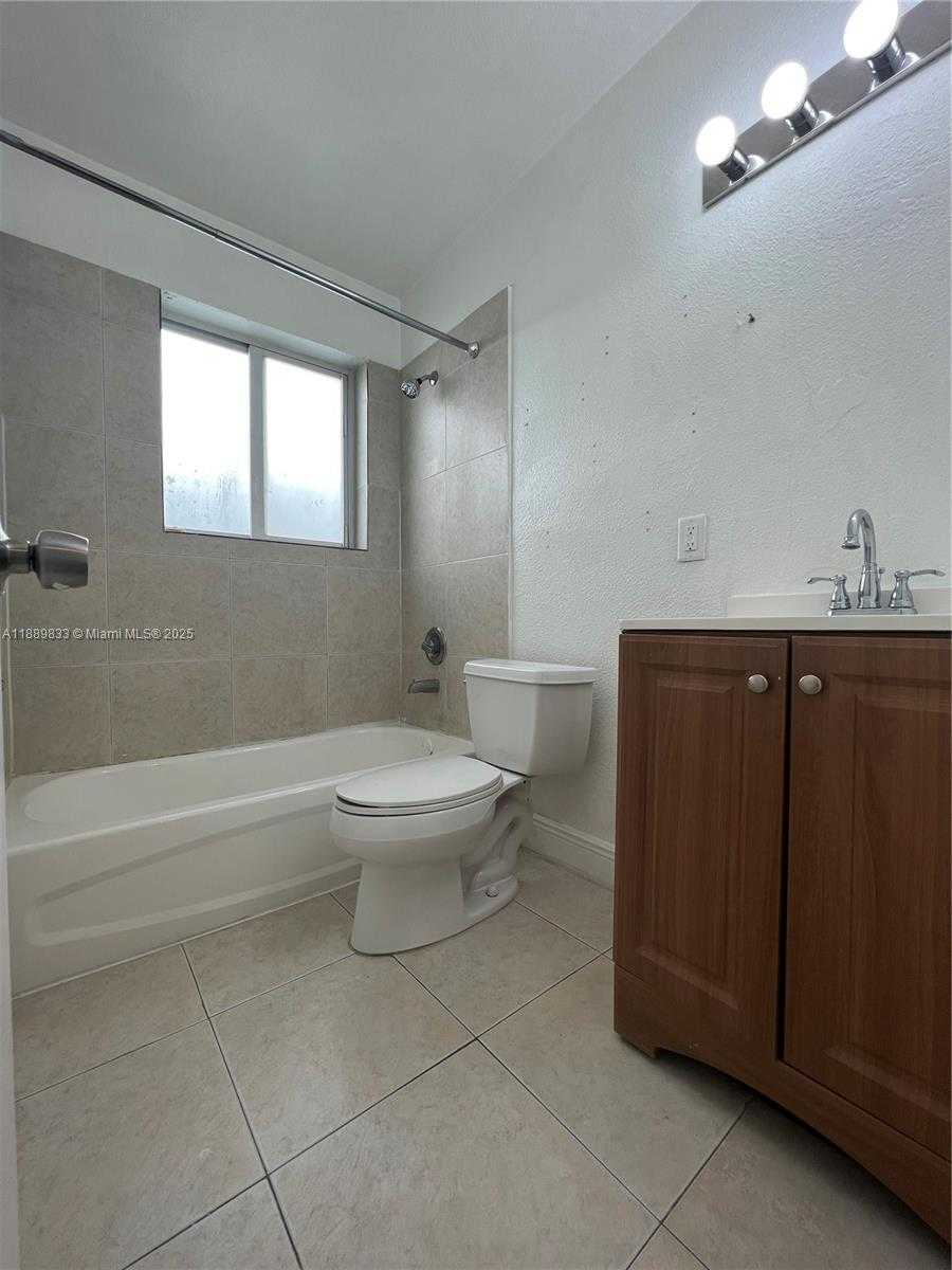Small Image of 1524 LENOX AVE #15, Miami Beach Number 2