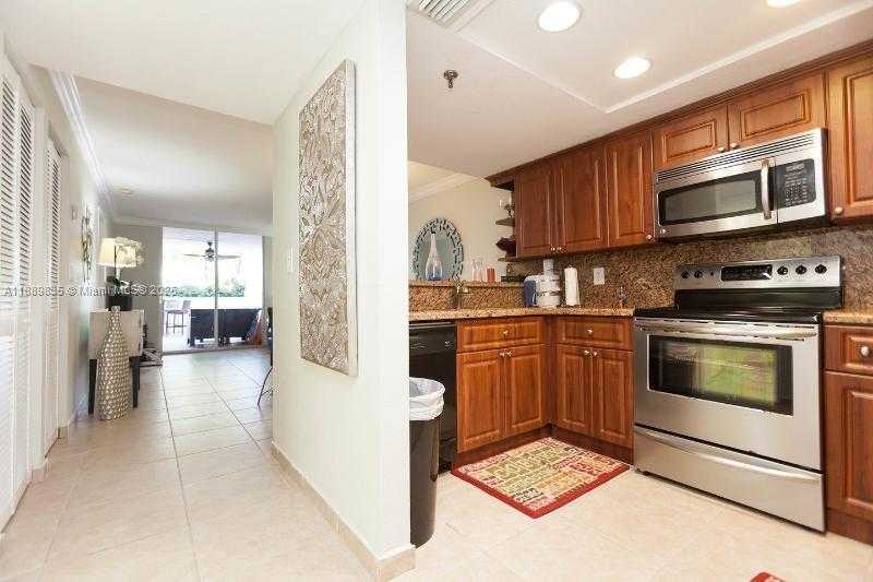 Small Image of 5880 COLLINS AVE #306, Miami Beach Number 10