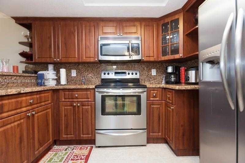 Small Image of 5880 COLLINS AVE #306, Miami Beach Number 11