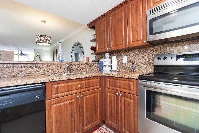 Small Image of 5880 COLLINS AVE #306, Miami Beach Number 12