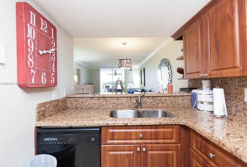 Small Image of 5880 COLLINS AVE #306, Miami Beach Number 14