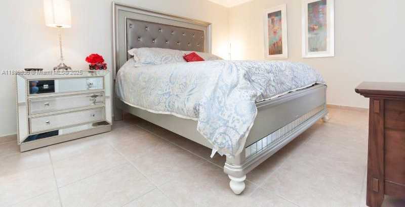 Small Image of 5880 COLLINS AVE #306, Miami Beach Number 15