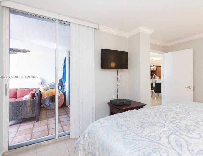 Small Image of 5880 COLLINS AVE #306, Miami Beach Number 18