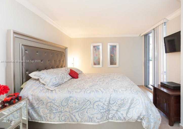 Small Image of 5880 COLLINS AVE #306, Miami Beach Number 19