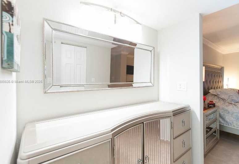 Small Image of 5880 COLLINS AVE #306, Miami Beach Number 20