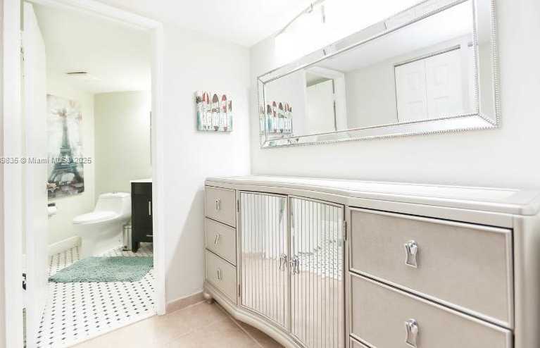 Small Image of 5880 COLLINS AVE #306, Miami Beach Number 21