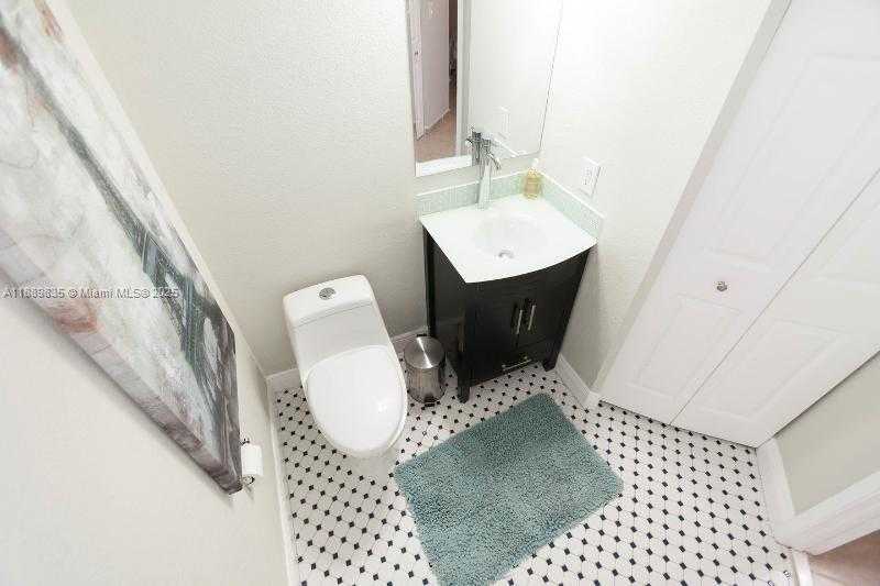 Small Image of 5880 COLLINS AVE #306, Miami Beach Number 22