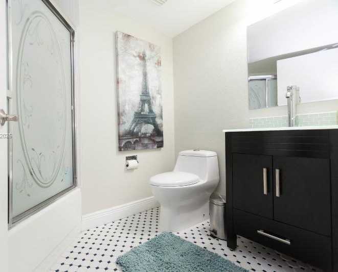 Small Image of 5880 COLLINS AVE #306, Miami Beach Number 24