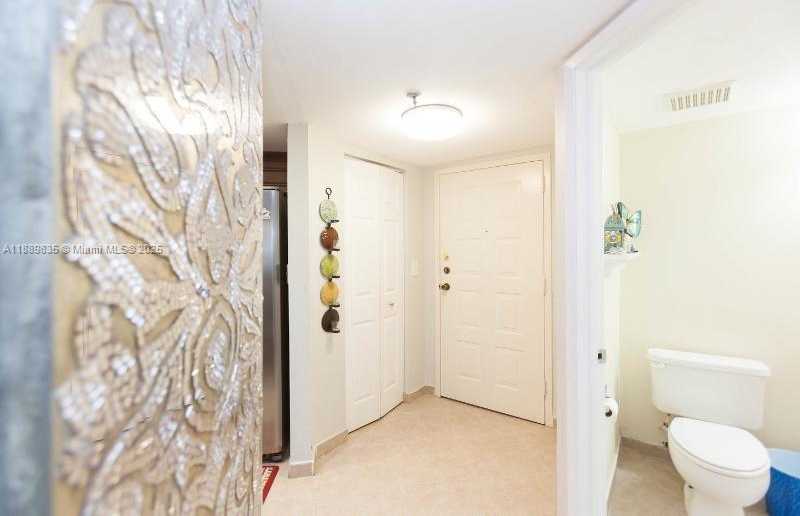 Small Image of 5880 COLLINS AVE #306, Miami Beach Number 25