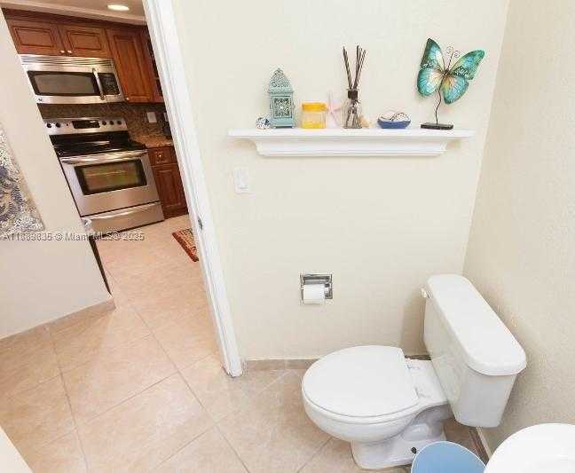 Small Image of 5880 COLLINS AVE #306, Miami Beach Number 27