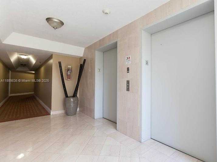 Small Image of 5880 COLLINS AVE #306, Miami Beach Number 32