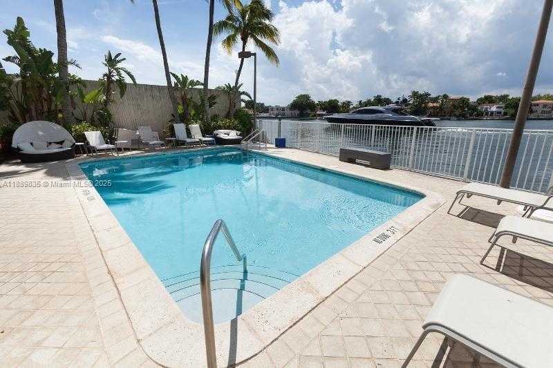 Small Image of 5880 COLLINS AVE #306, Miami Beach Number 36
