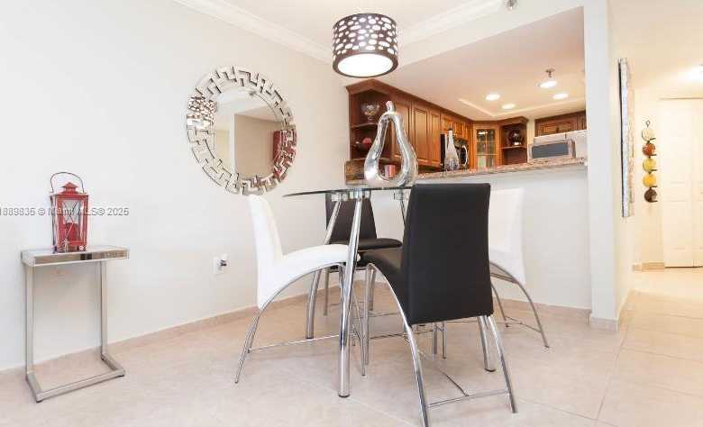 Small Image of 5880 COLLINS AVE #306, Miami Beach Number 8