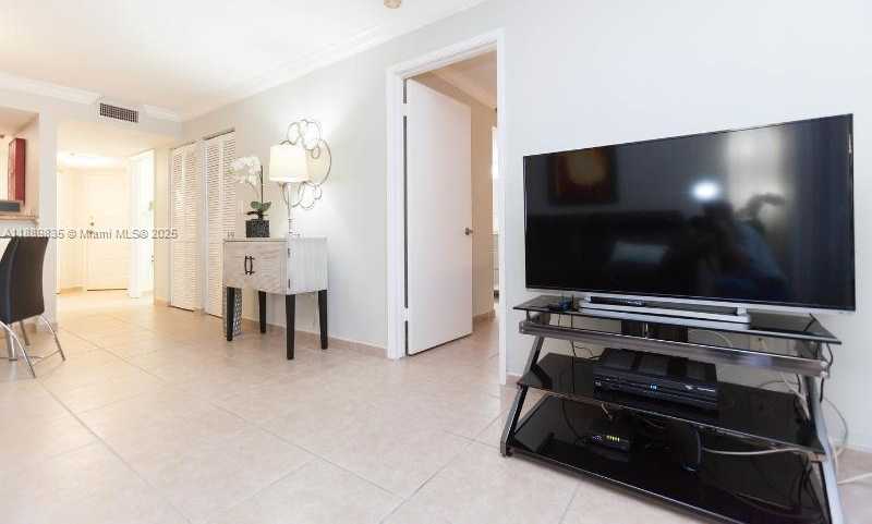 Small Image of 5880 COLLINS AVE #306, Miami Beach Number 9