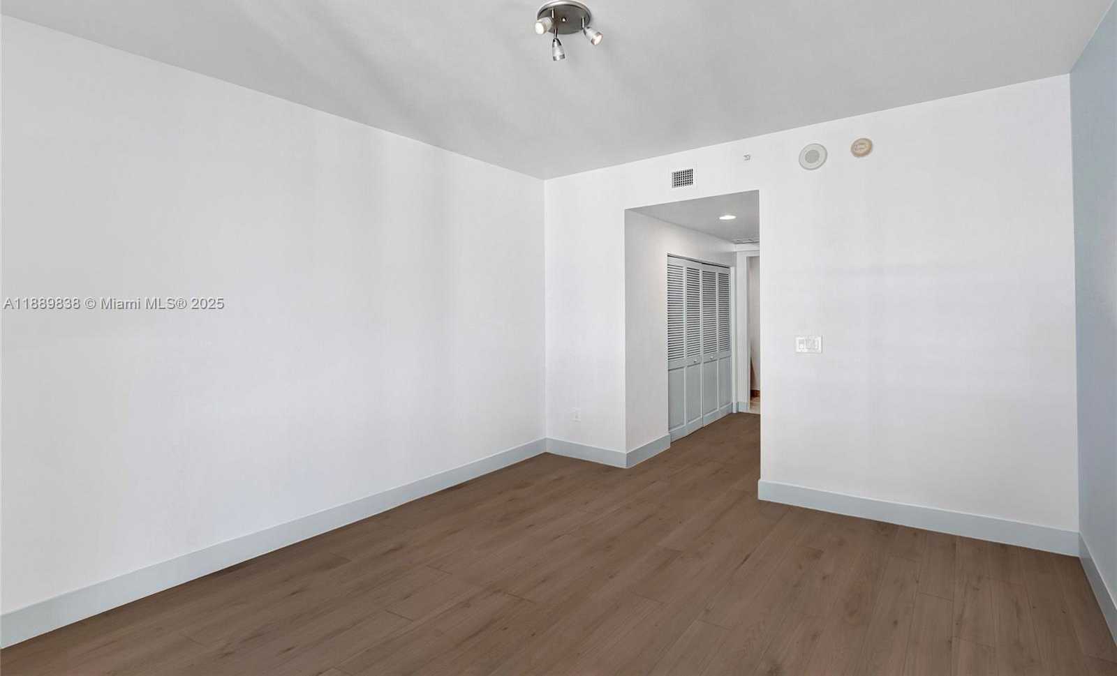 Small Image of 3535 SOUTH OCEAN DR #1703, Hollywood Number 21