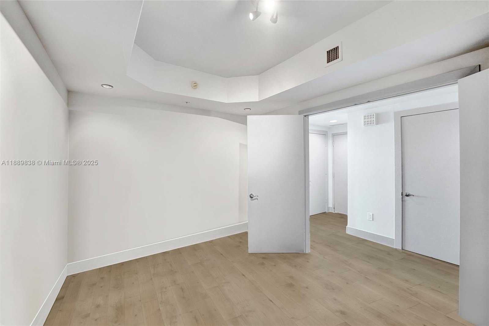Small Image of 3535 SOUTH OCEAN DR #1703, Hollywood Number 22