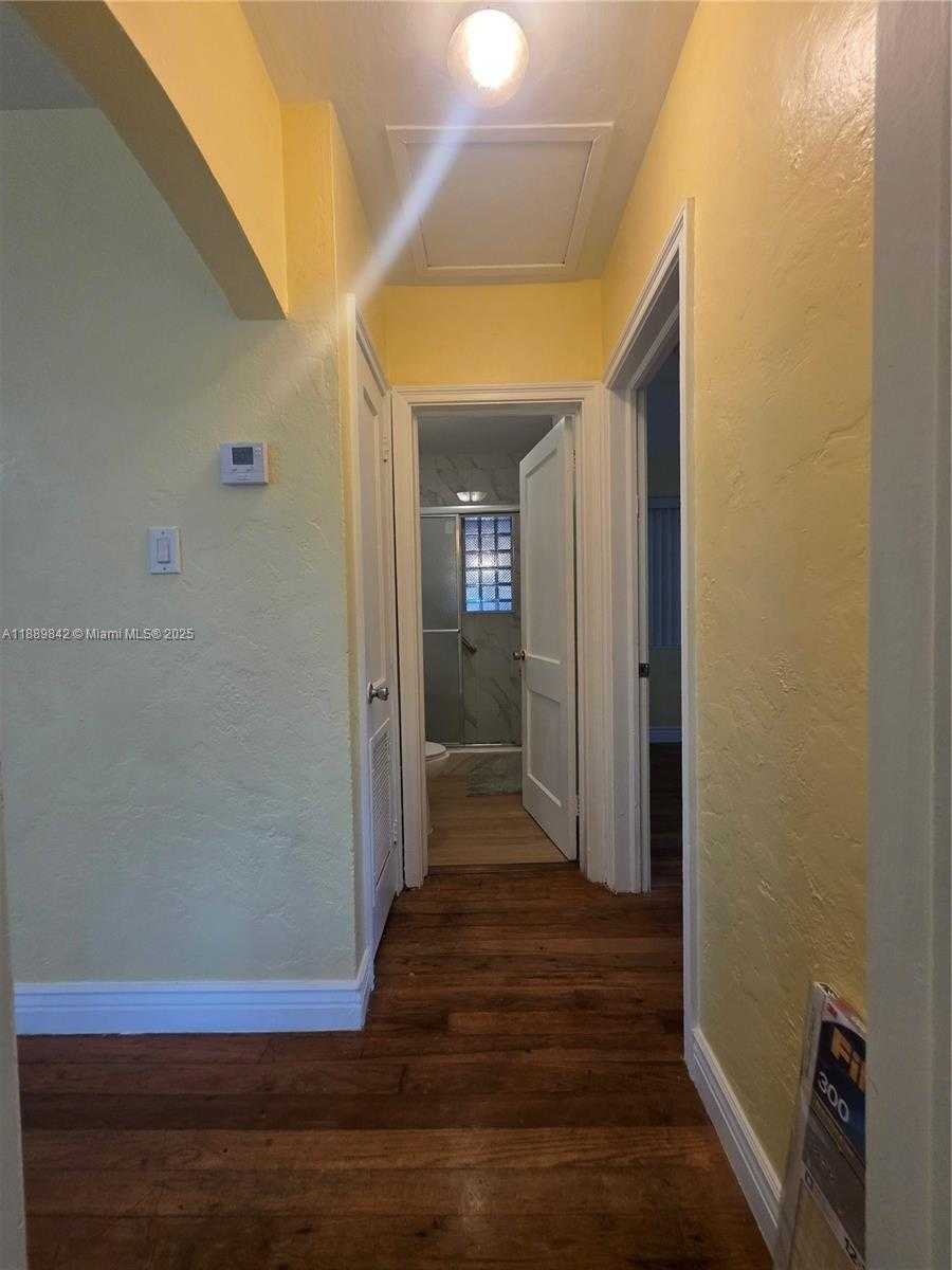 Small Image of 1 NORTH MELROSE DR, Miami Springs Number 11