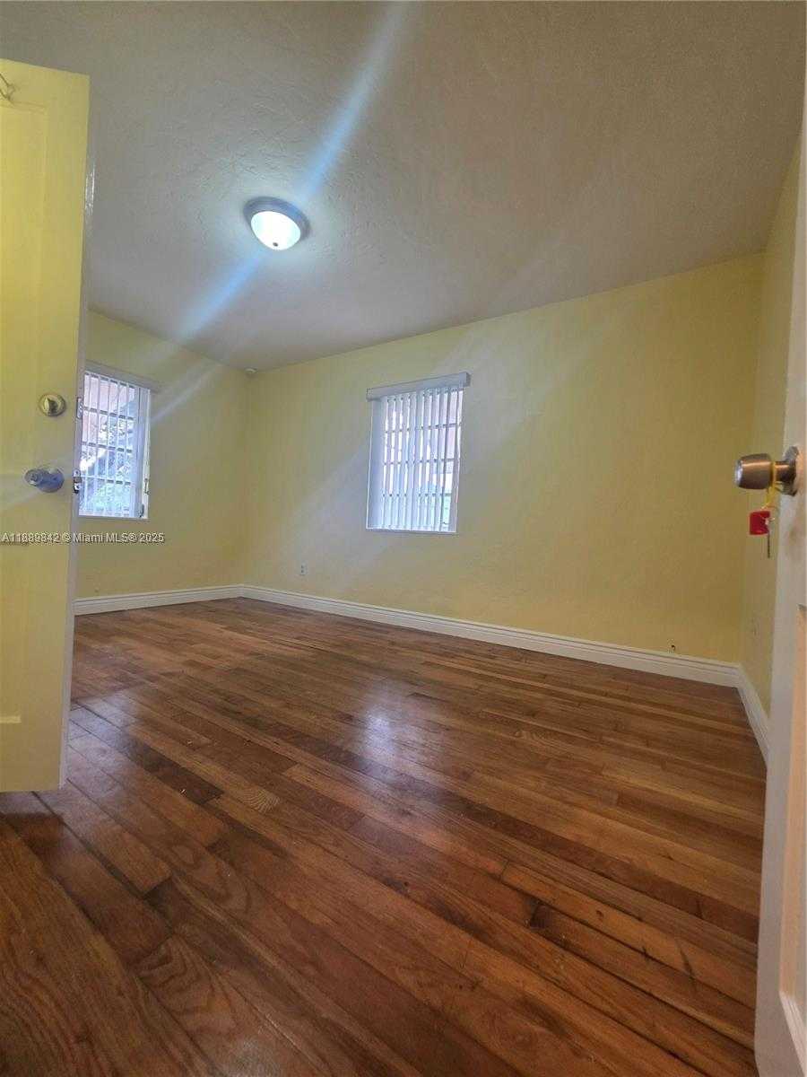 Small Image of 1 NORTH MELROSE DR, Miami Springs Number 12