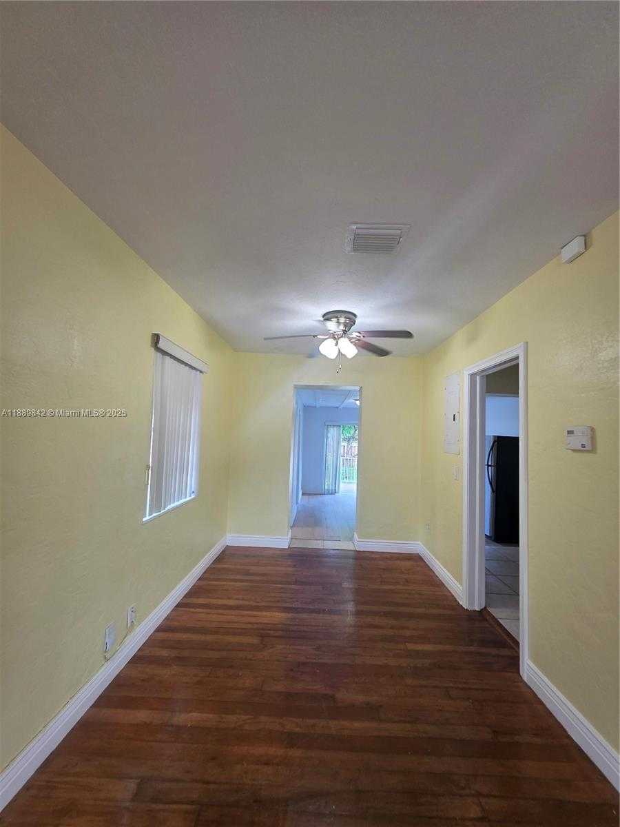 Small Image of 1 NORTH MELROSE DR, Miami Springs Number 13
