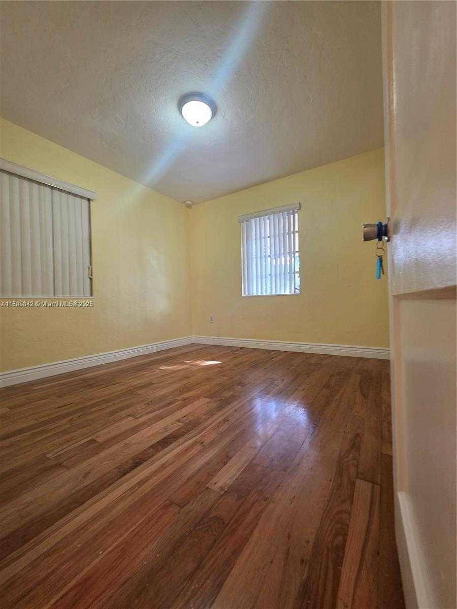 Small Image of 1 NORTH MELROSE DR, Miami Springs Number 14