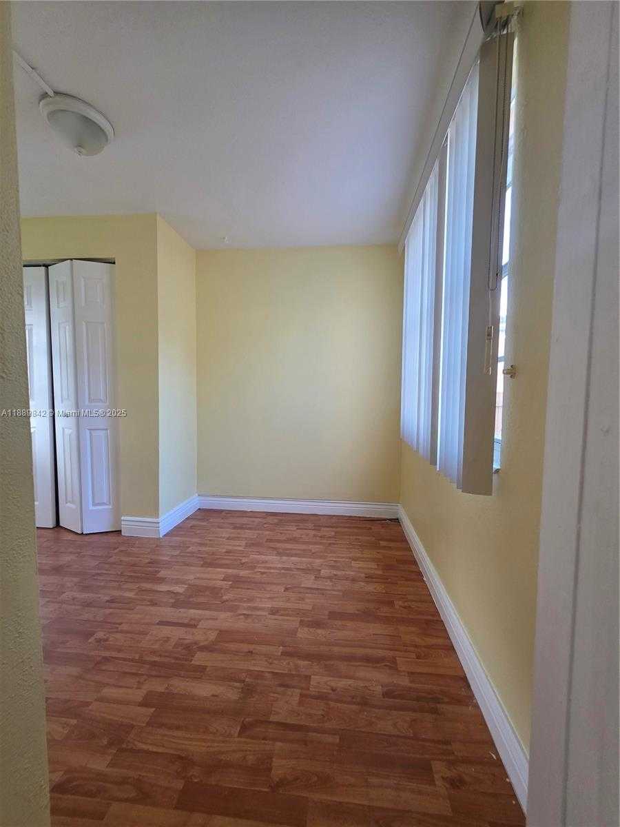 Small Image of 1 NORTH MELROSE DR, Miami Springs Number 15