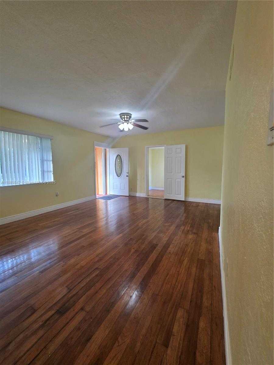 Small Image of 1 NORTH MELROSE DR, Miami Springs Number 17