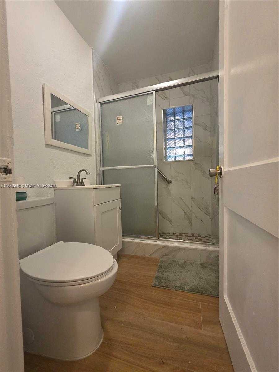 Small Image of 1 NORTH MELROSE DR, Miami Springs Number 18