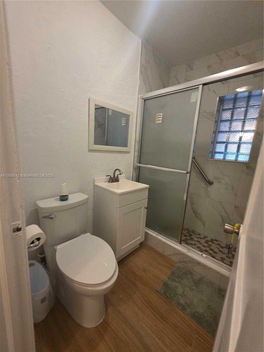 Small Image of 1 NORTH MELROSE DR, Miami Springs Number 20
