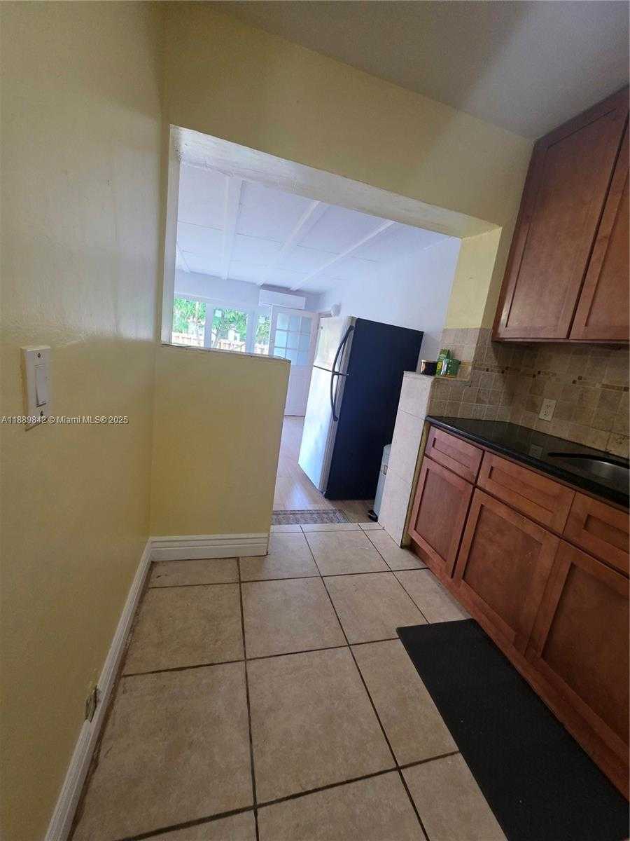 Small Image of 1 NORTH MELROSE DR, Miami Springs Number 21