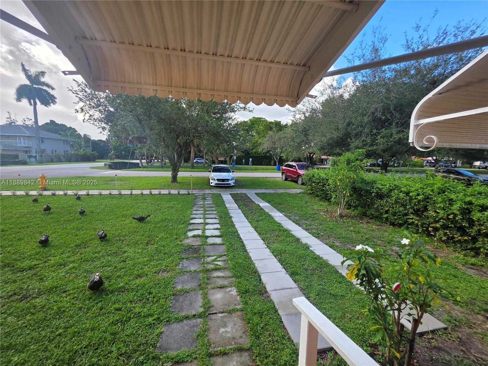 Small Image of 1 NORTH MELROSE DR, Miami Springs Number 22