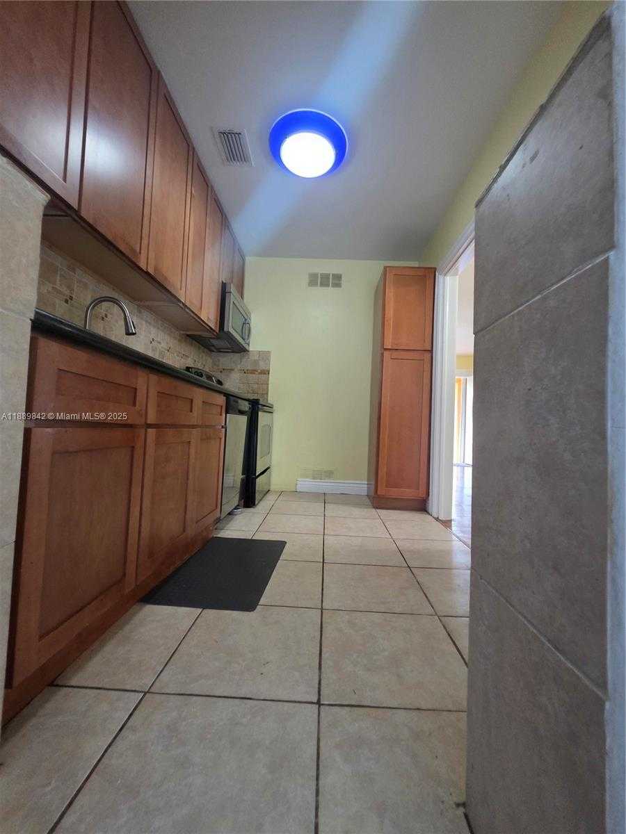 Small Image of 1 NORTH MELROSE DR, Miami Springs Number 23