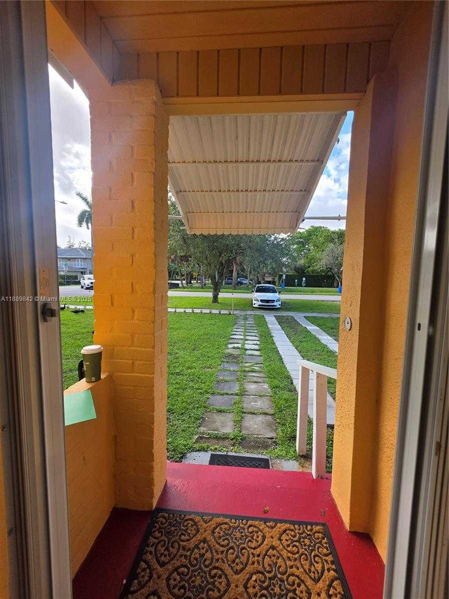 Small Image of 1 NORTH MELROSE DR, Miami Springs Number 24