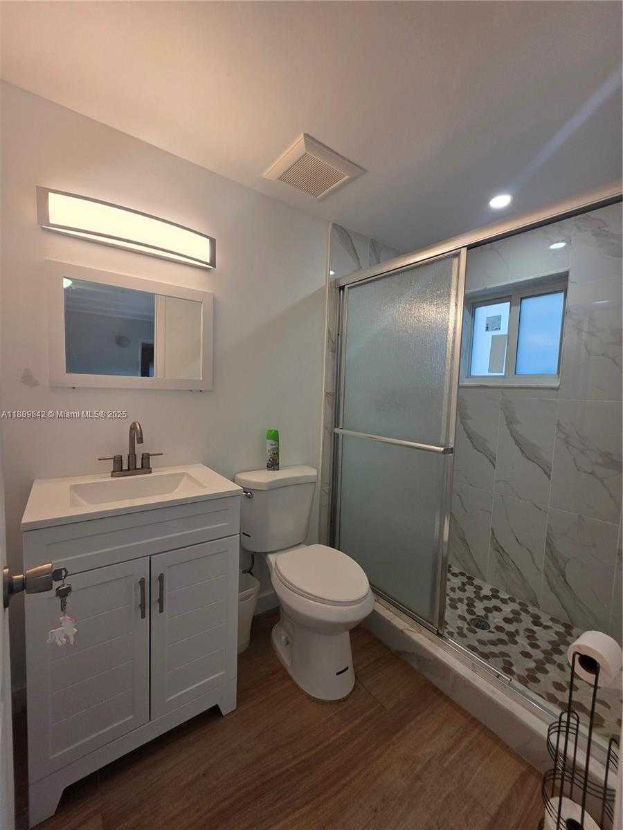 Small Image of 1 NORTH MELROSE DR, Miami Springs Number 25