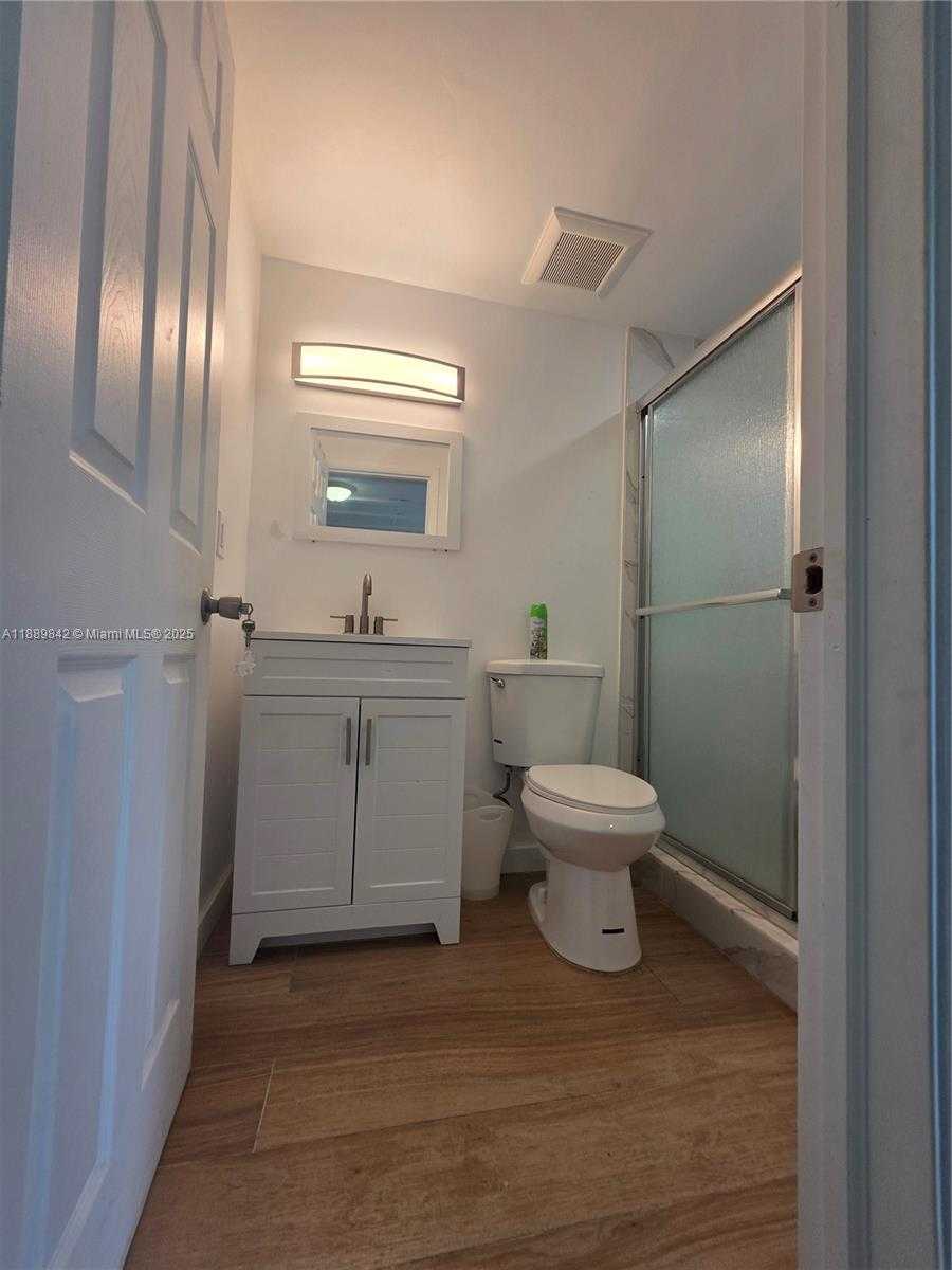 Small Image of 1 NORTH MELROSE DR, Miami Springs Number 27