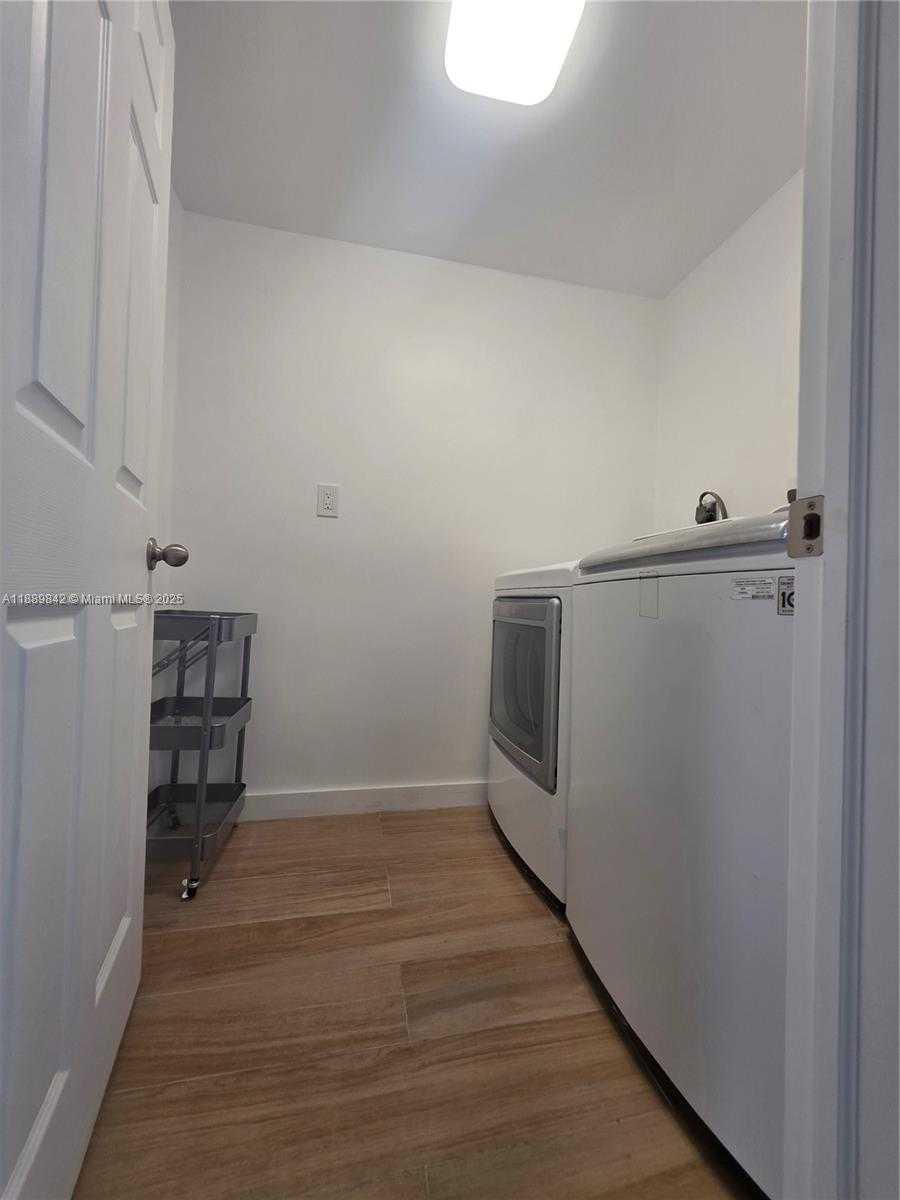 Small Image of 1 NORTH MELROSE DR, Miami Springs Number 28