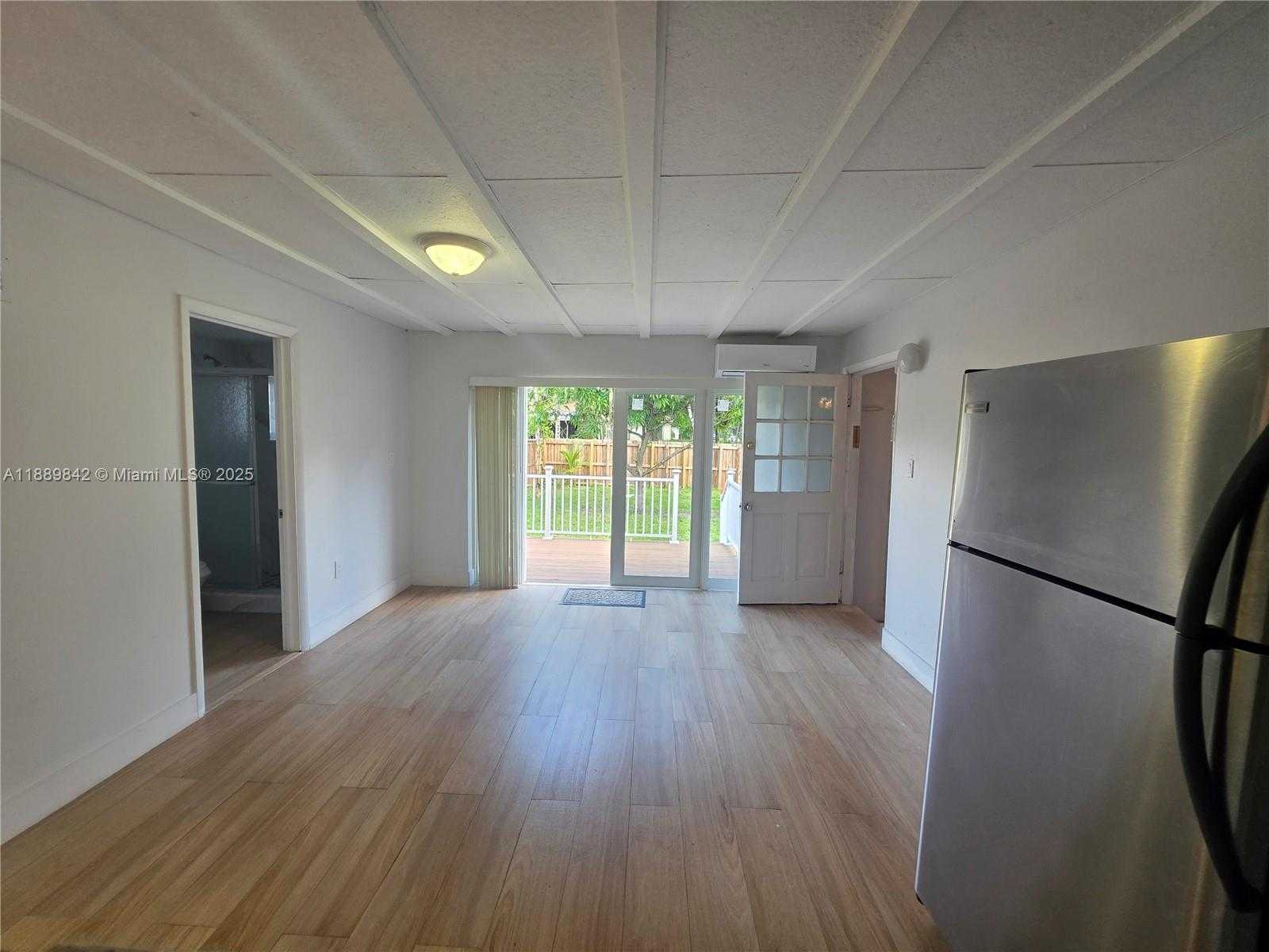 Small Image of 1 NORTH MELROSE DR, Miami Springs Number 3