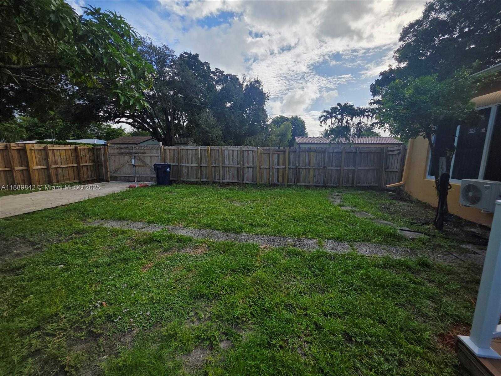 Small Image of 1 NORTH MELROSE DR, Miami Springs Number 35