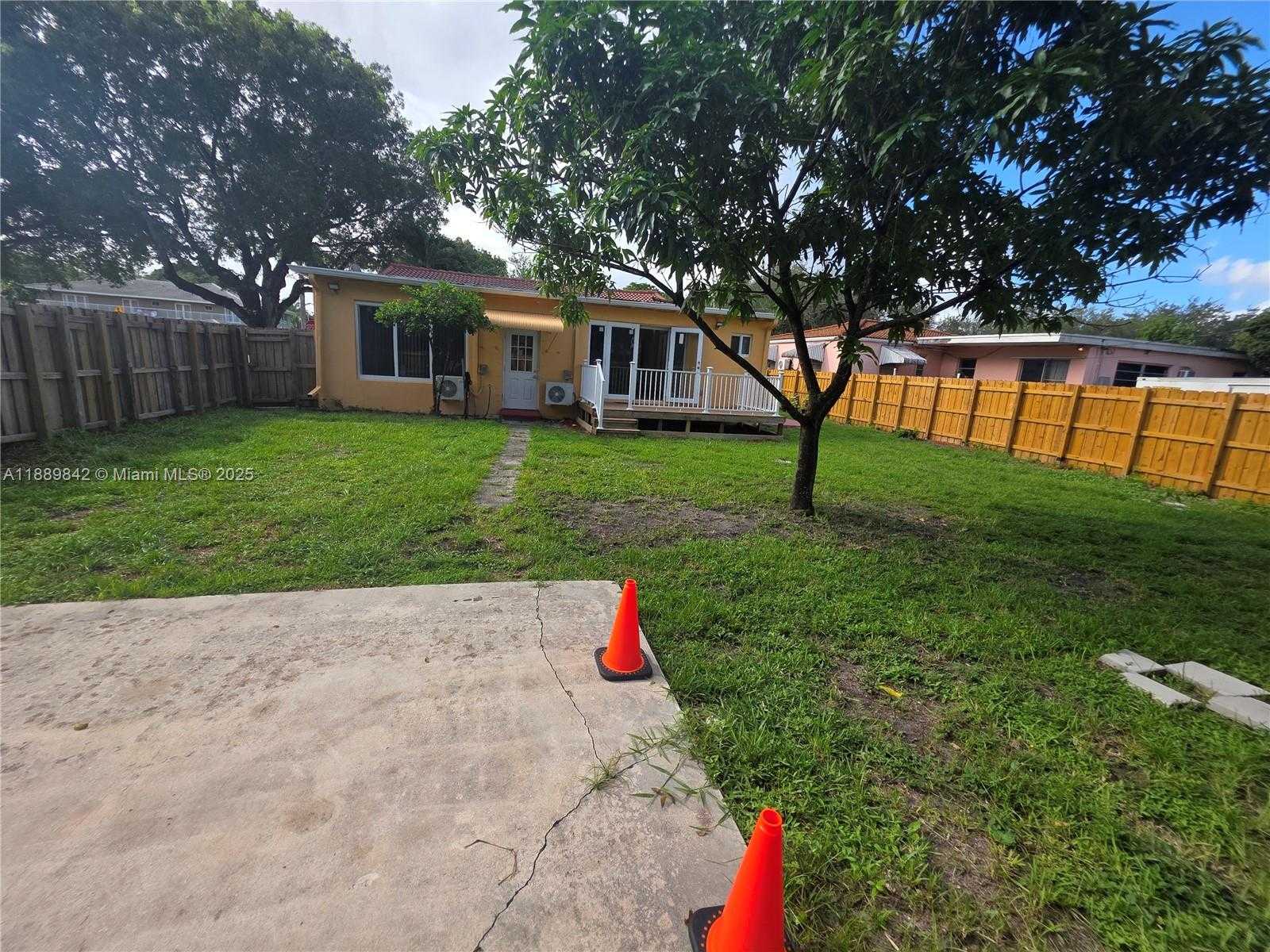 Small Image of 1 NORTH MELROSE DR, Miami Springs Number 37