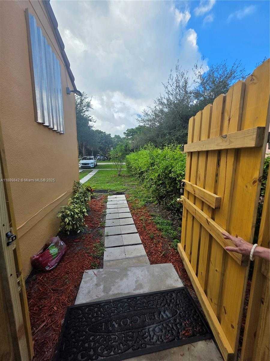 Small Image of 1 NORTH MELROSE DR, Miami Springs Number 38