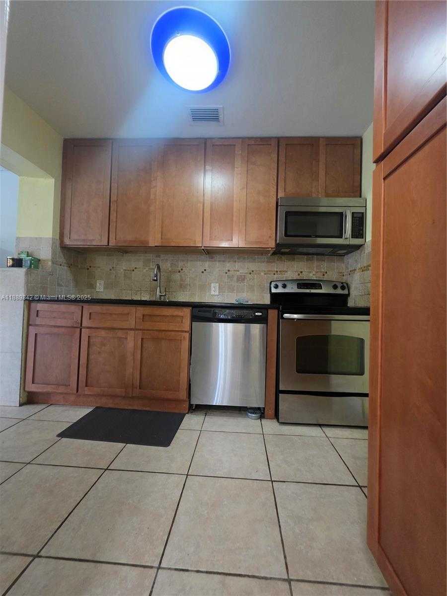 Small Image of 1 NORTH MELROSE DR, Miami Springs Number 4