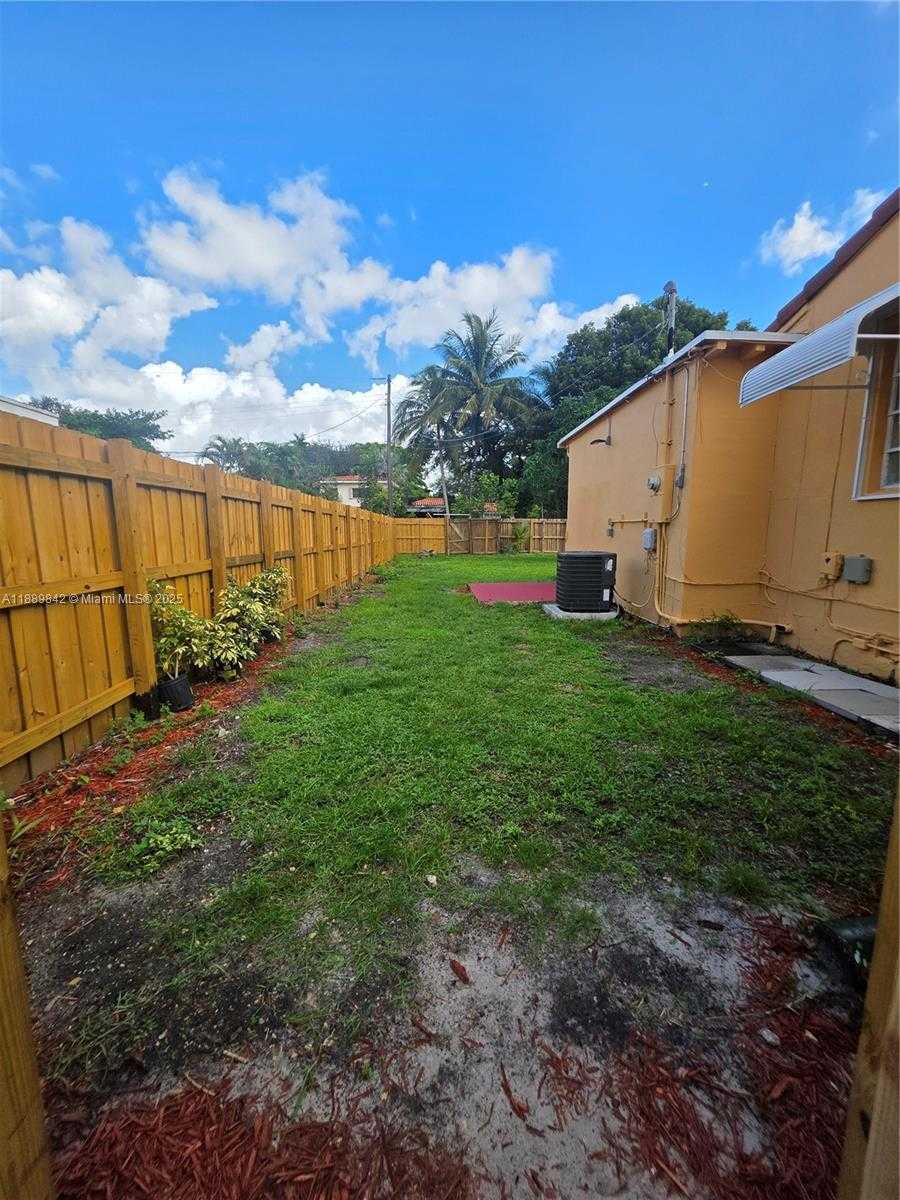 Small Image of 1 NORTH MELROSE DR, Miami Springs Number 40