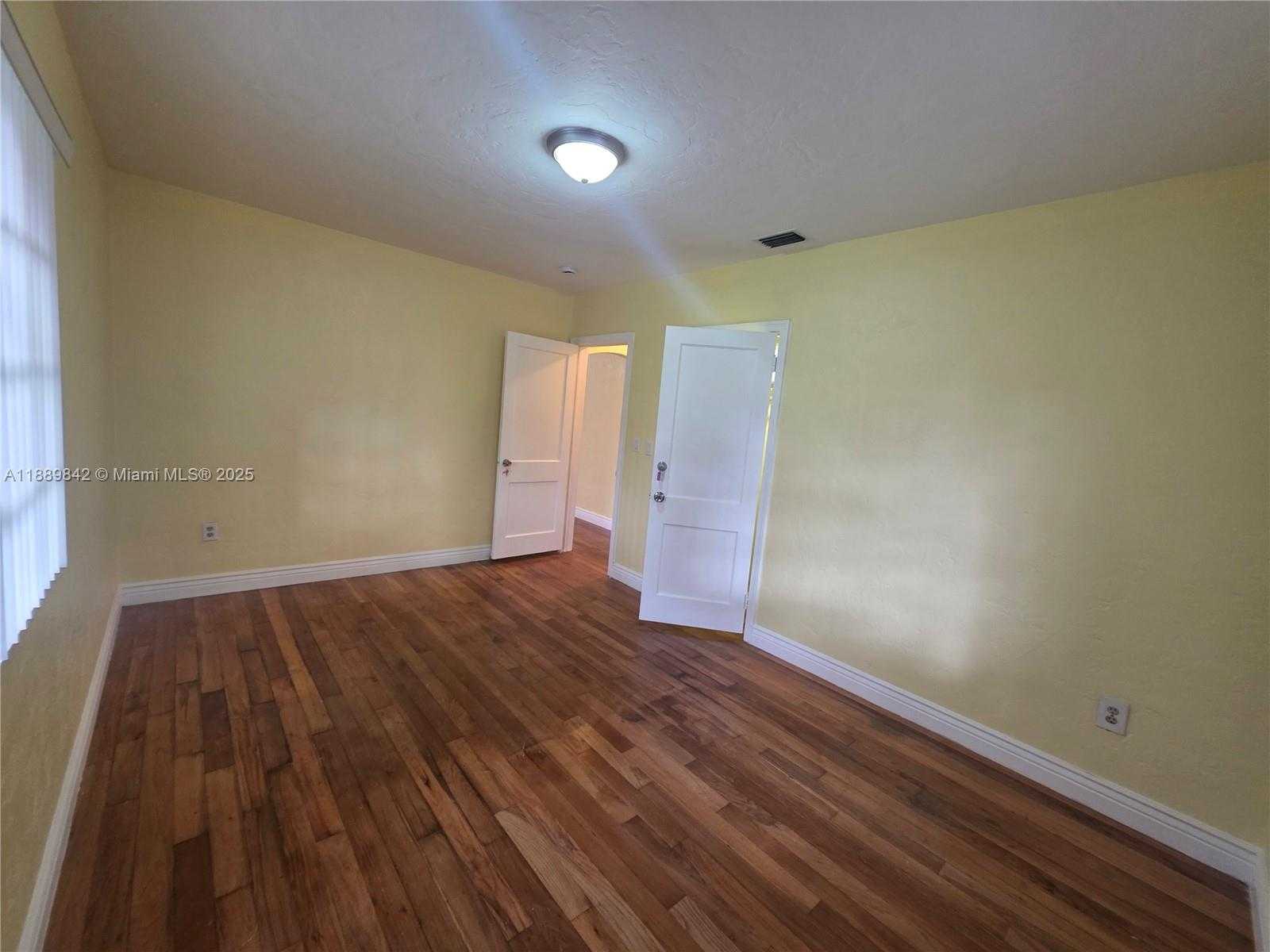 Small Image of 1 NORTH MELROSE DR, Miami Springs Number 5