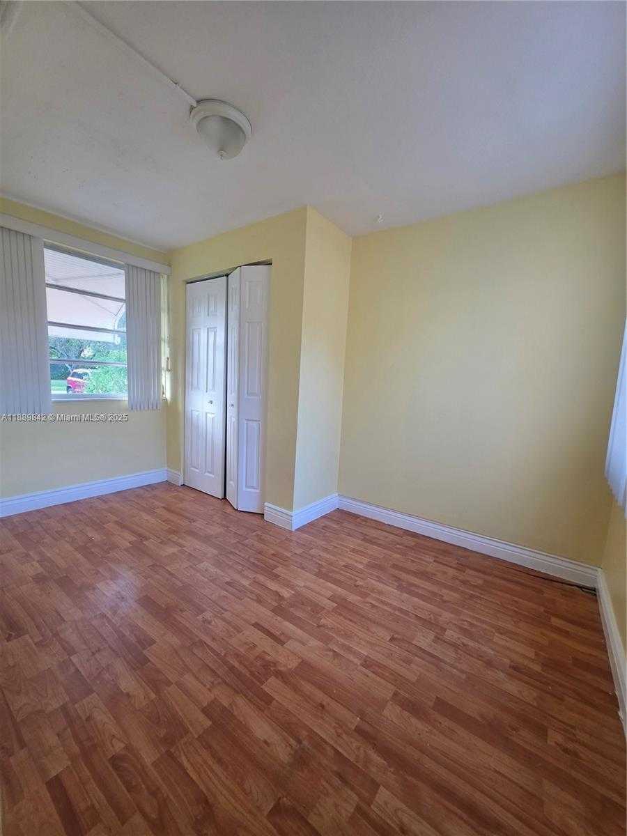 Small Image of 1 NORTH MELROSE DR, Miami Springs Number 6