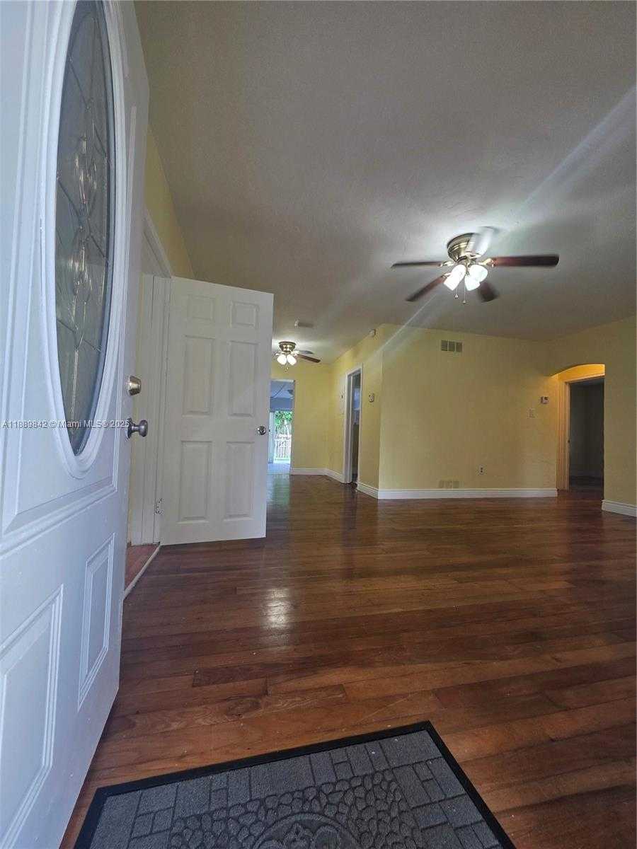Small Image of 1 NORTH MELROSE DR, Miami Springs Number 7
