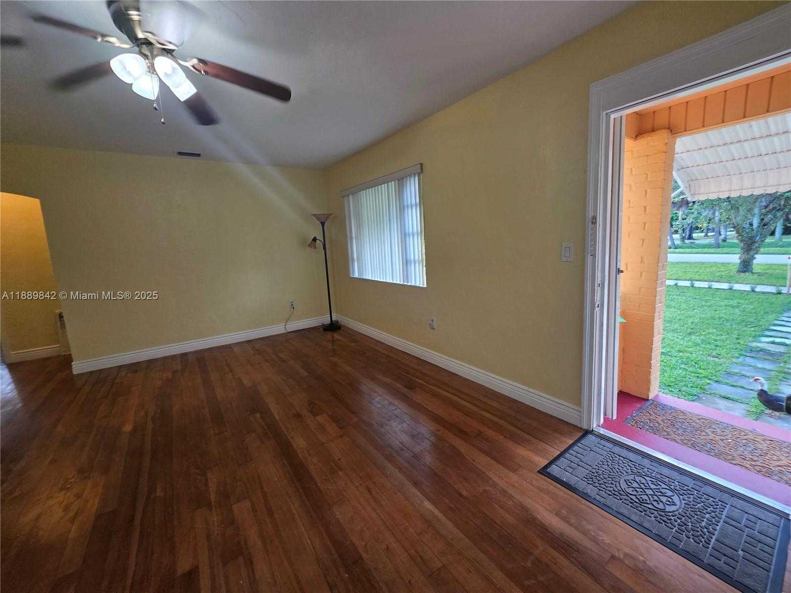 Small Image of 1 NORTH MELROSE DR, Miami Springs Number 8