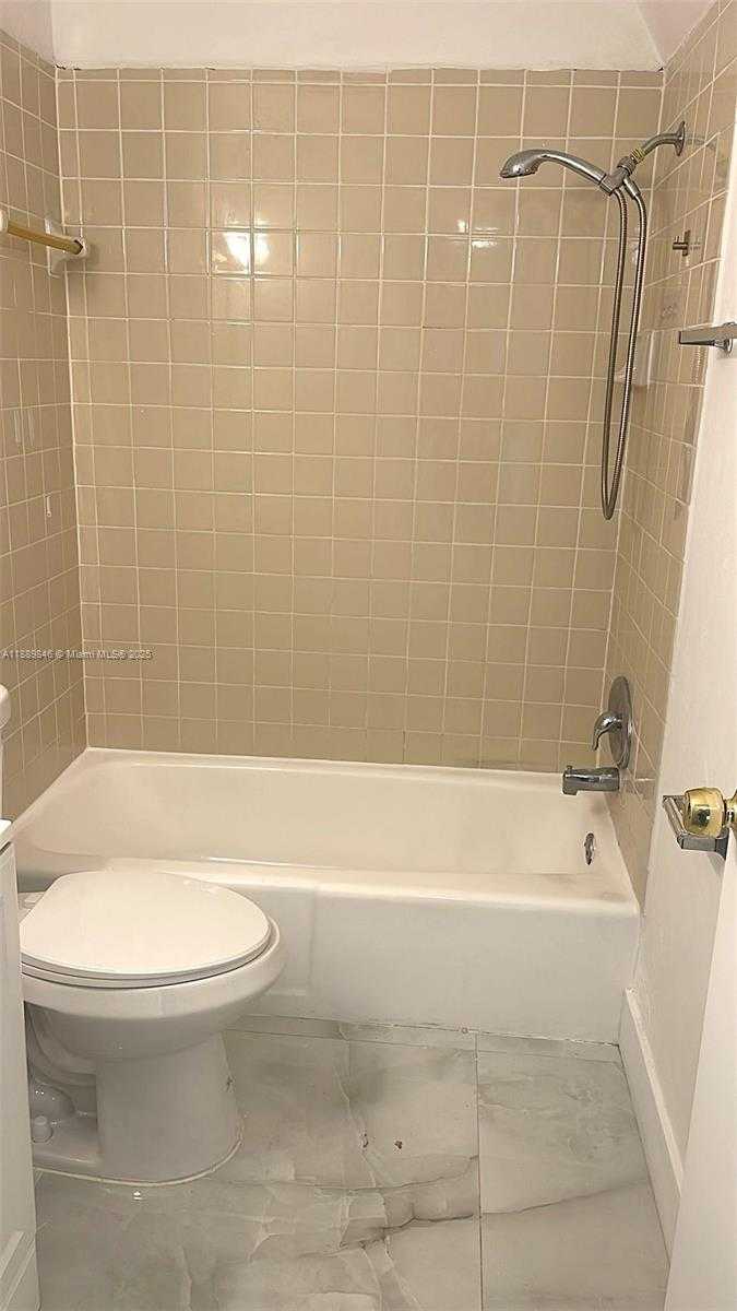 Small Image of 18111 NORTH WEST 68TH AVE #H210, Hialeah Number 8