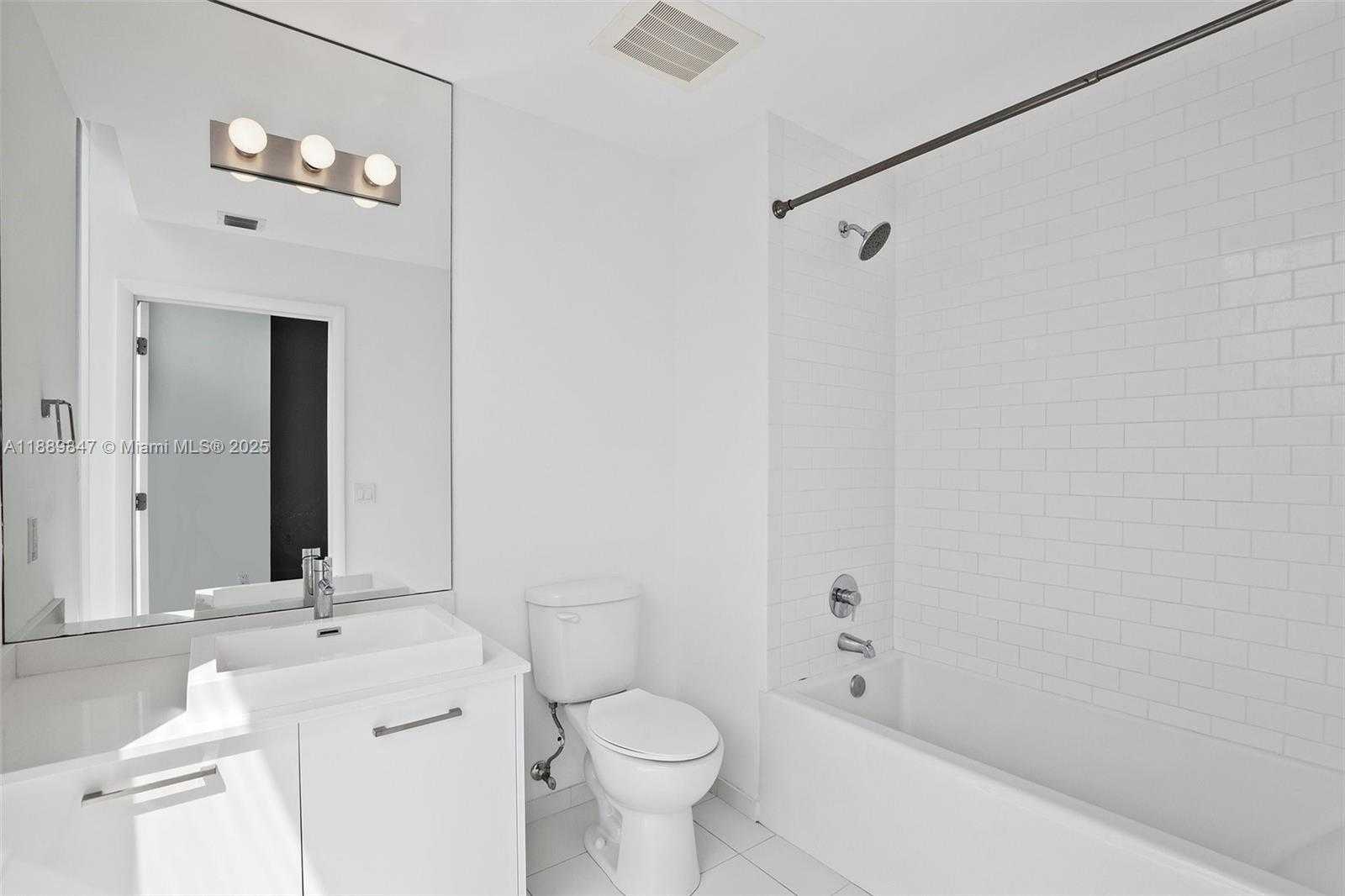 Small Image of 151 SOUTH EAST 1ST ST #3511, Miami Number 17