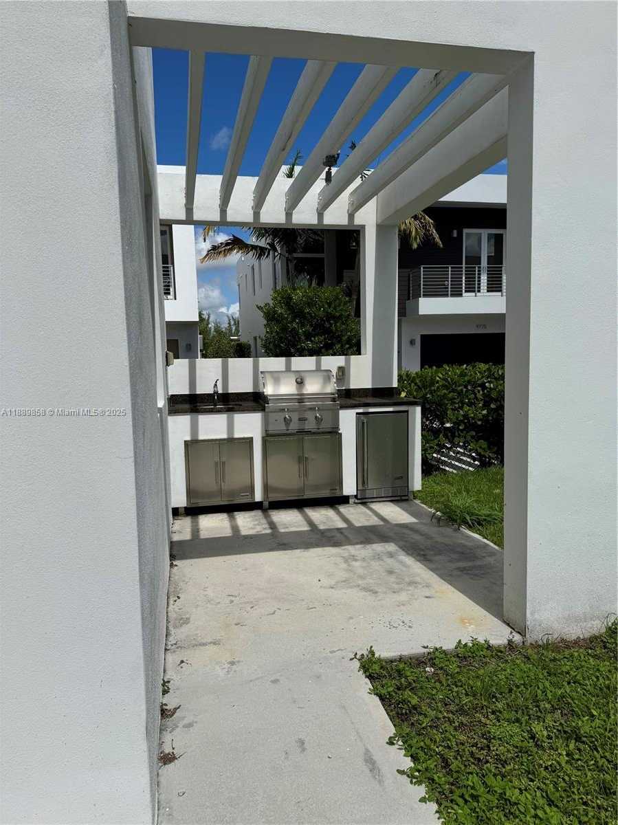 Small Image of 7547 NORTH WEST 98TH AVE #., Doral Number 14