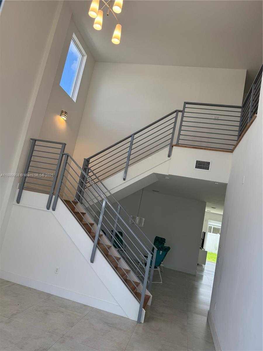 Small Image of 7547 NORTH WEST 98TH AVE #., Doral Number 2