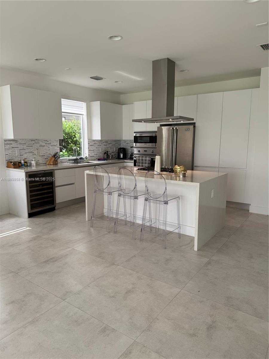 Small Image of 7547 NORTH WEST 98TH AVE #., Doral Number 3